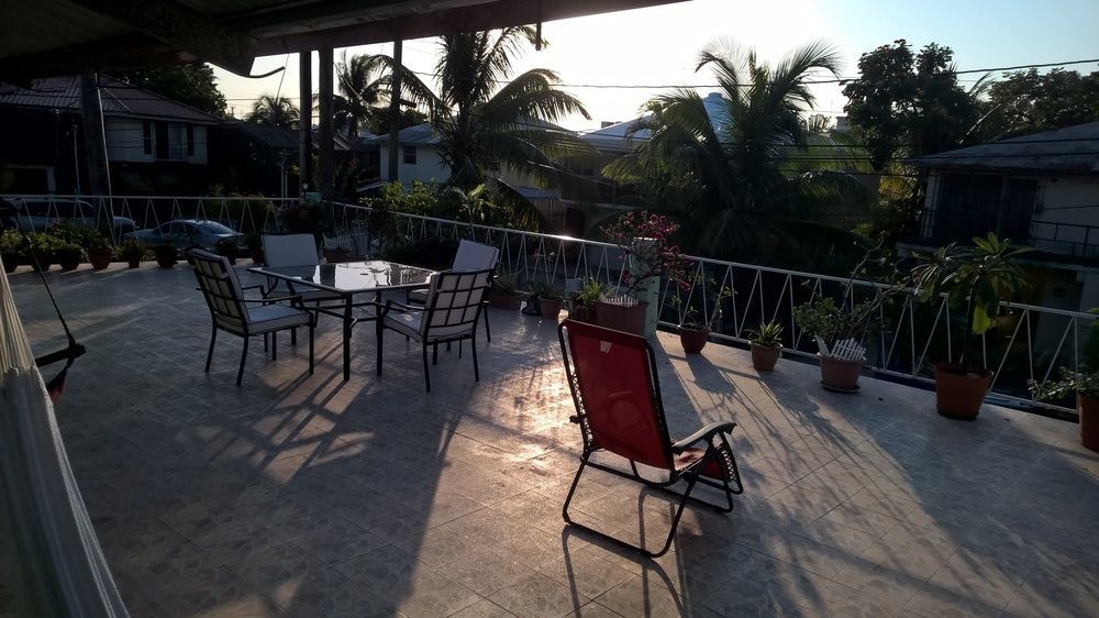 The Red Hut Inn Belize City Exterior photo