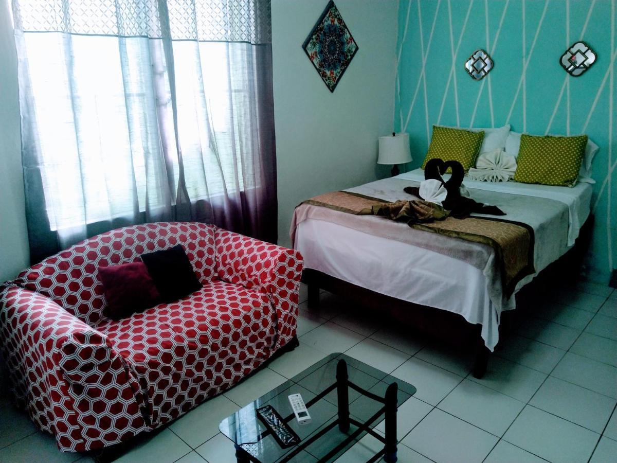The Red Hut Inn Belize City Exterior photo